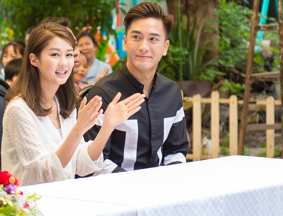 Ma Quoc Minh, Sam Le Huong don trung thu voi tre em mo coi hinh anh