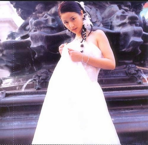 Thời gian đó, vì vẻ ngoài hiền lành, cô thường chụp những bộ ảnh dịu dàng, tinh khiết như công chúa Bạch Tuyết.