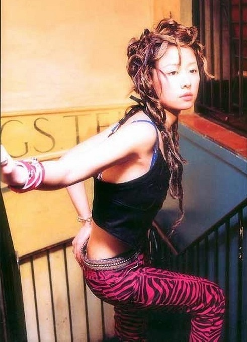 Lâm Tâm Như sinh trưởng trong gia đình bố mẹ đổ vỡ. Từ khi còn là thiếu nữ, cô đã có cá tính độc lập và nổi loạn hơn bạn bè cùng trang lứa. 