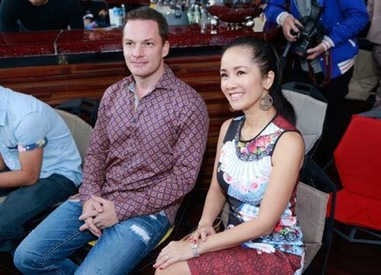 Chan dung nguoi chong kem tuoi cua diva lang nhac Viet hinh anh