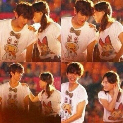 Khoảng cách tình cảm trên sân khấu của hai người.