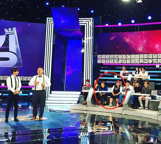 Hong và Suho trong buổi ghi hình Star King.