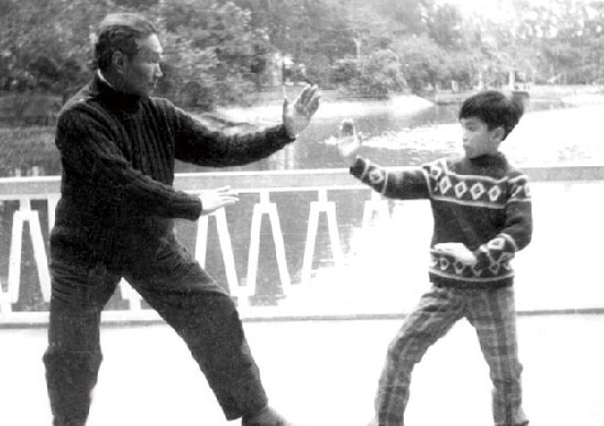 Chân Tử Đan chăm lo học võ.