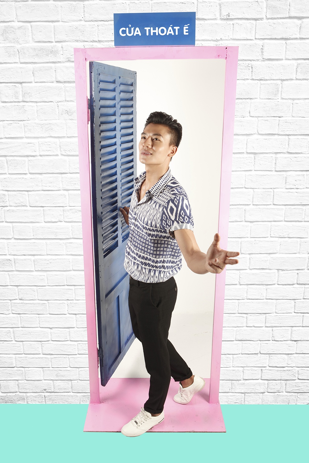 Trong khi hầu hết các nhân vật của Chiến dịch chống ế đều tếu táo, vui đùa thì vai Mạnh Khôi của Hiếu Nguyễn thể hiện lại chững chạc, ít đùa. Nam diễn viên chia sẻ, anh rất thích phần 1 của phim nên khi nhận được lời mời anh lập tức tham gia phần 2.