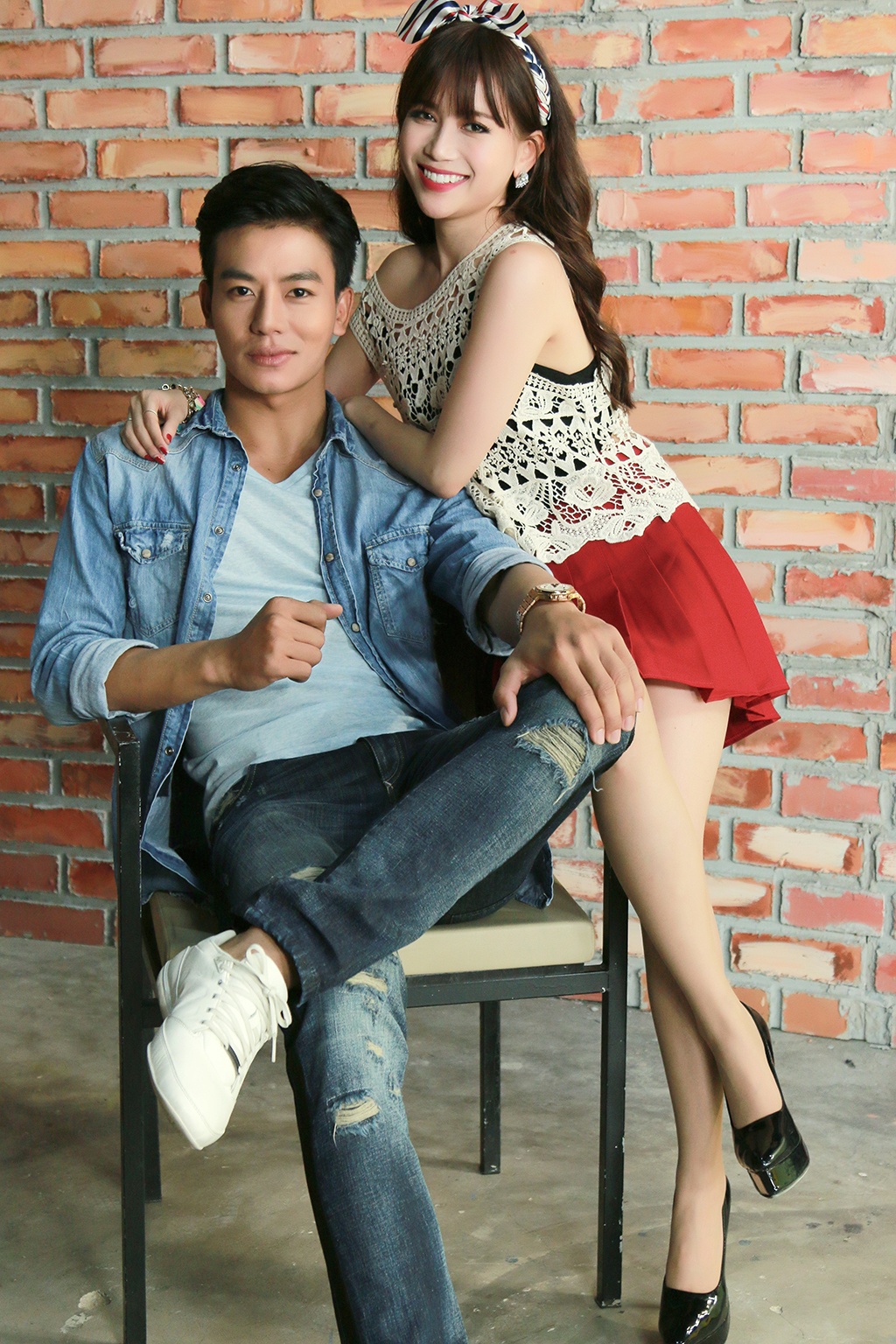  Mỹ nam tạo dáng thân mật bên ca sĩ Sĩ Thanh. Hiện tại, Hiếu Nguyễn đang dành thời gian tập luyện võ thuật để góp mặt ở phim điện ảnh Truy sát của nữ diễn viên Trương Ngọc Ánh.