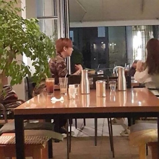 Jang Hyunseung bị chụp ảnh cùng với một cô gái trong quán cà phê ở Cheongdamdong, Seoul