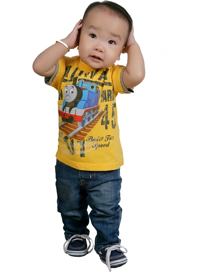 Con trai của nghệ sĩ Hữu Nghĩa tên Trần Nguyễn Anh Kha, sinh ngày 10/4/2014. Nhóc tỳ sở hữu gương mặt đáng yêu, thích nháy mắt và hay cườ