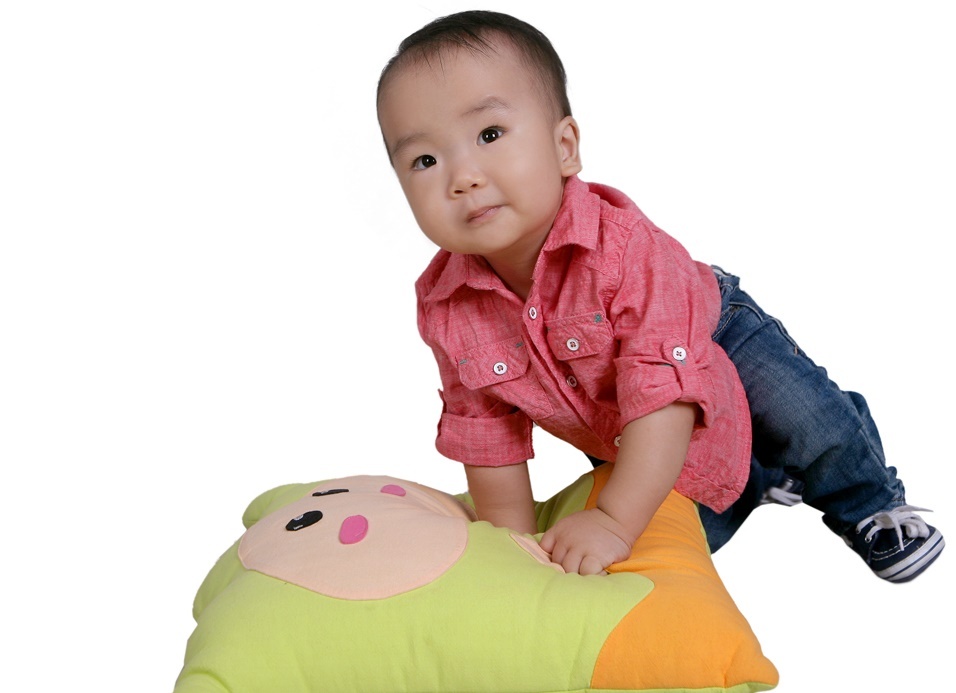 Nam danh hài chia sẻ, trước kia anh không bao giờ la cà shopping nhưng từ khi có con anh thường xuyên ghé chợ, siêu thị để mua quần áo cho bé.: “Trước lúc cháu được một tuổi, tôi khá vung tay cho việc mua sắm. Có khi đang ở Mỹ lưu diễn, tôi đã gọi điện thoại về cho bà xã chỉ để hỏi số đo của con” - Nghệ sĩ nói.