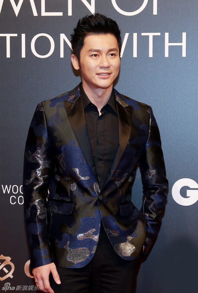 Trước đó, khi xuất hiện trên thảm đỏ với vẻ bảnh bao, Lý Thần cho biết bạn gái đến trễ nhưng trang phục anh mặc đều do Phạm Băng Băng Băng chuẩn bị.