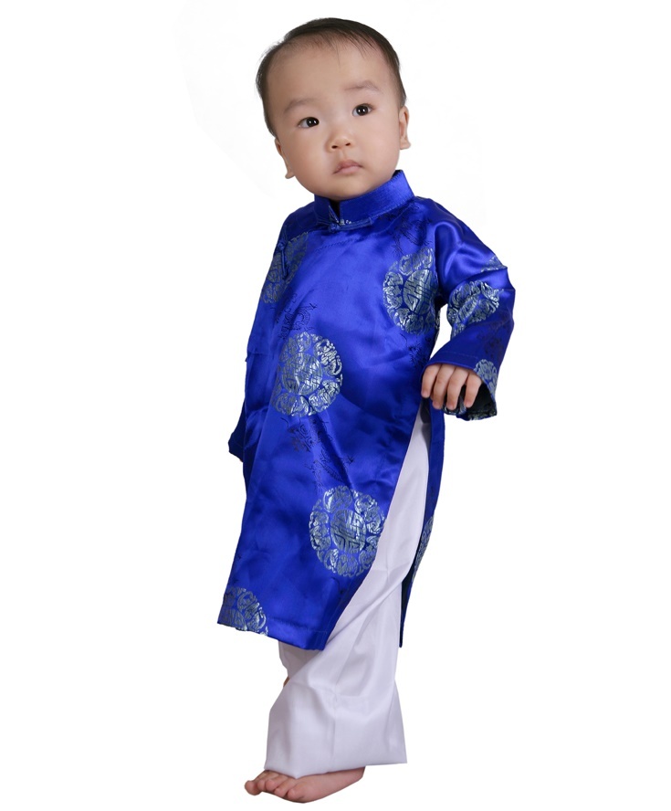 Vợ chồng nghệ sĩ Hữu Nghĩa mong bé Anh Kha có cuộc sống vui vẻ, bản lĩnh và không ỷ lại vào cha mẹ: “Điều tôi trăn trở nhất là làm sao rèn luyện cho con kỹ năng và nhân cách sống. Đó mới chính là tài sản quý giá nhất mà tôi và vợ chuẩn bị cho con mình” - anh tâm sự.