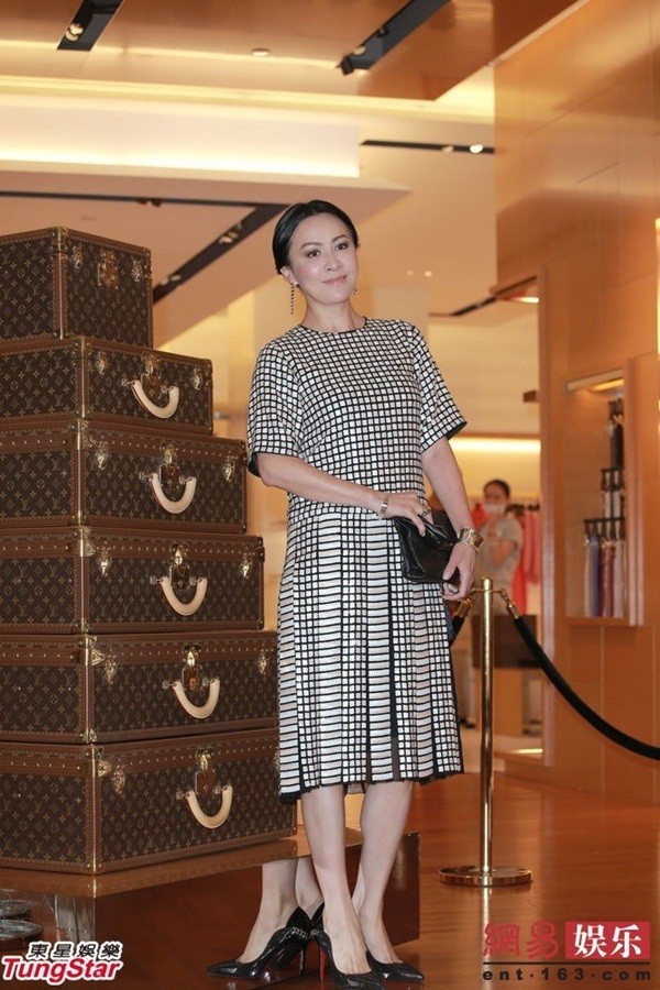 Lưu Gia Linh sở hữu tài sản 800 triệu HKD và lúc nào cũng ham kiếm tiền.