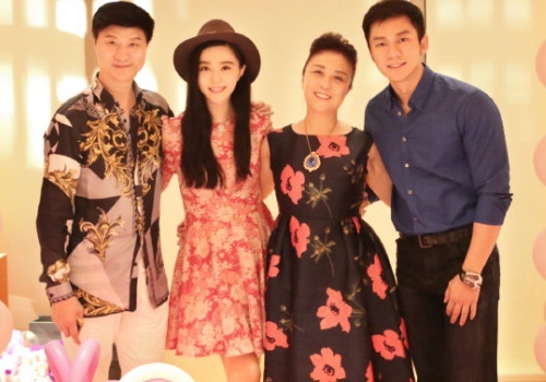 Pham Bang Bang don sinh nhat ben bo me va Ly Than hinh anh