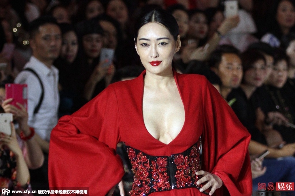 Nét xuân thì rực rỡ của người đẹp.