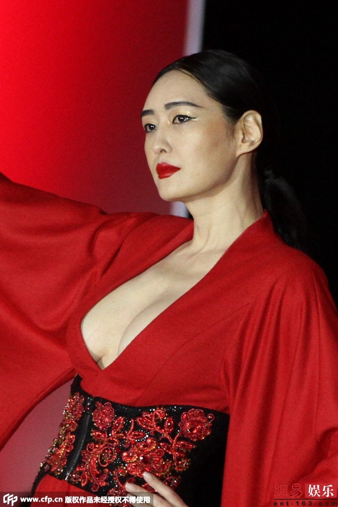 Mọi ánh nhìn dường như chỉ tập trung vào Mạnh Quảng Mỹ.