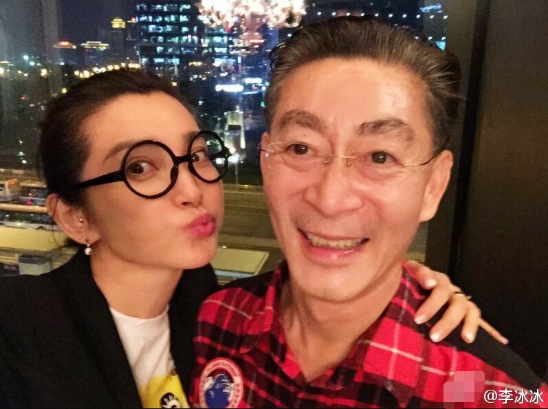 Lý Băng Băng có cử chỉ thân mật với Luc Tiểu Linh Đồng.