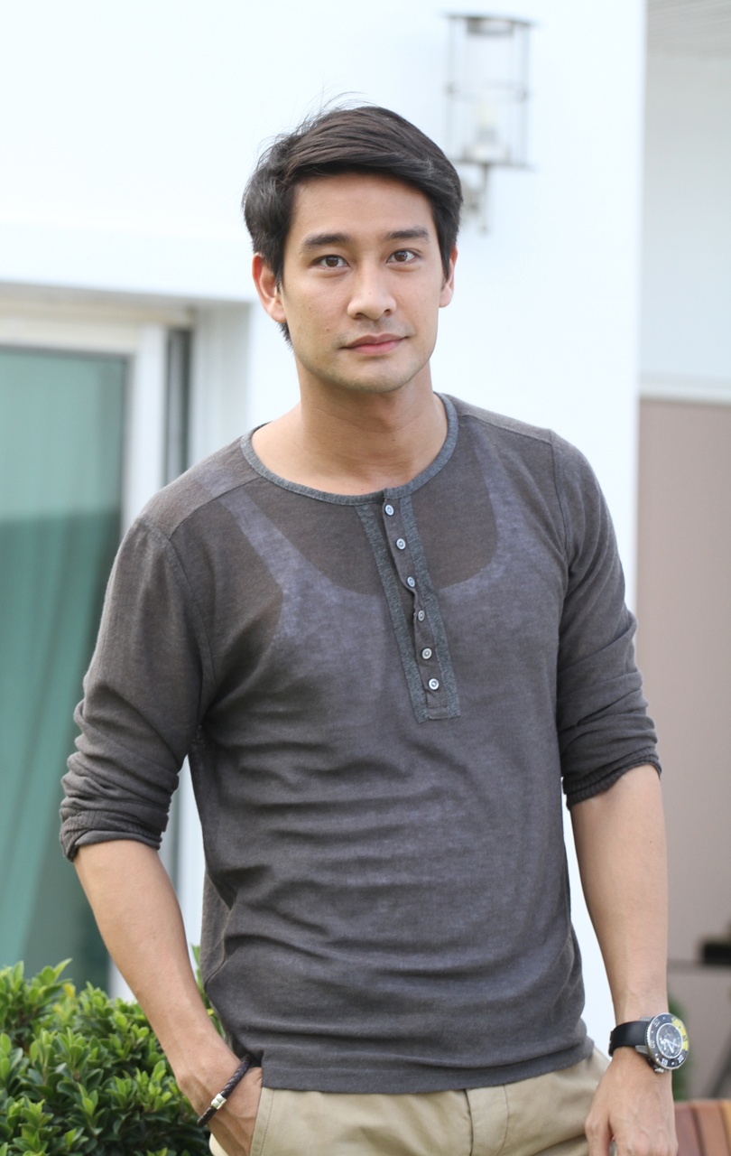 Pong Nawat được xem là hiện tượng của dòng phim tâm lý - xã hội của màn ảnh nhỏ Thái Lan.