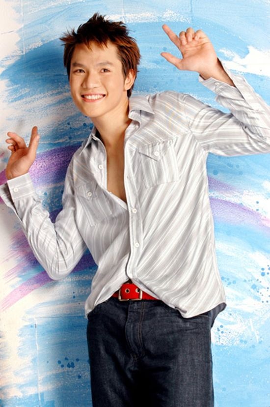 Minh Anh Thành công của Những cô gái chân dài được xem là cột mốc đáng nhớ trong nghệp diễn của Minh Anh. Sau đó, cựu thành viên nhóm F5 quyết định tập trung phát triển sự nghiệp âm nhạc và tham gia ở một vài dự án phim như Nữ tướng cướp, Bước chân hoàn vũ, Ván cờ tình yêu... nhưng không gây được tiếng vang. Năm 2014, Minh Anh trở lại màn ảnh nhó với sitcom Chiến dịch chống ế. Nét điển trai cùng thân hình cơ bắp đã giúp nam diễn viên sinh thu hút một lượng người hâm mộ đáng kể.  Minh Anh vốn là người kín tiếng trong đời tư. Vì thế, chuyện tình cảm của nam diễn viên sinh năm 1984 đến nay vẫn là một ẩn số với người hâm mộ.