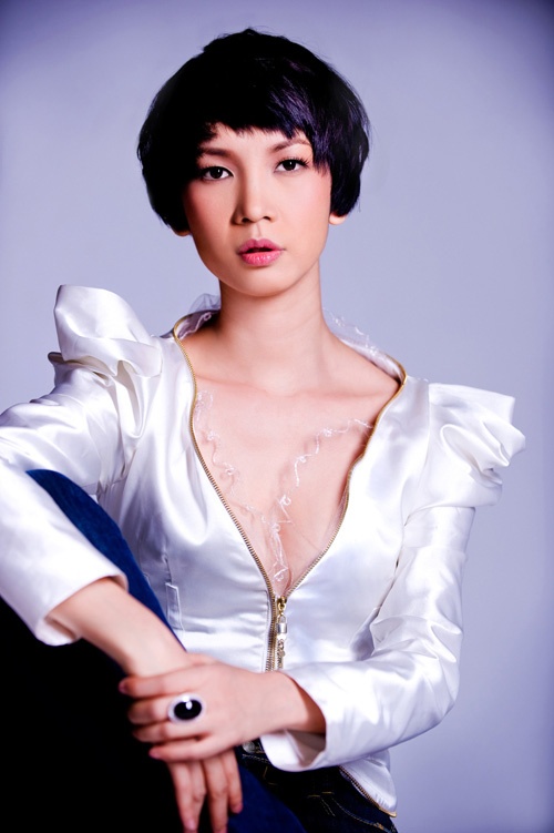 Xuân Lan Đảm nhận vai phản diện trong Những cô gái chân dài. Xuân Lan với ánh mắt sắc lạnh, gương mặt cá tính cùng diễn xuất tự nhiên đã giúp cô tạo nên dấu ấn khó phai trong lòng khán giả. Khoảng thời gian sau đó, siêu mẫu tiếp tục công việc ở lĩnh vực thời trang và góp mặt trong vài bộ phim như Sát thủ hai mảnh, Họng súng vô hình, Bikini... Song song đó, cô còn là gương mặt sáng giá của làng kịch nói TPHCM.