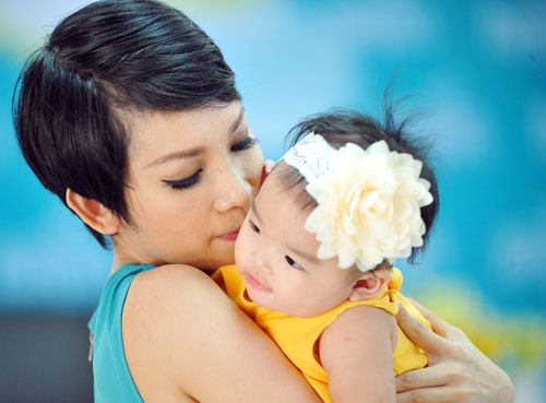 Năm 2008, Xuân Lan tuyên bố giải nghệ và lui về hậu trường đào tạo những người mẫu trẻ.Năm 2011, cô tái ngộ khán giả với trò giám khải tại cuộc Vietnam’s Next Top Model. Cuối năm 2013, Xuân Lan hạ sinh một cô công chúa nhỏ, cô thường xuyên đưa con gái đến các sự kiện nhưng vẫn kiên quyết giữ kín danh tính của ông xã. Trên trang cá nhân của Xuân Lan tràn ngập hình ảnh hai mẹ con, thi thoảng chân dài ẩn ý chia sẻ về một người đàn ông thầm lặng bên cạnh mình.  