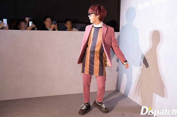 Trong khi sự nghiệp ở đỉnh cao, G-Dragon không gặp suôn sẻ trong tình yêu. Nam ca sĩ vừa chia tay bạn gái người Nhật Kiko Mizuhara sau 5 năm hẹn hò bí mật.  