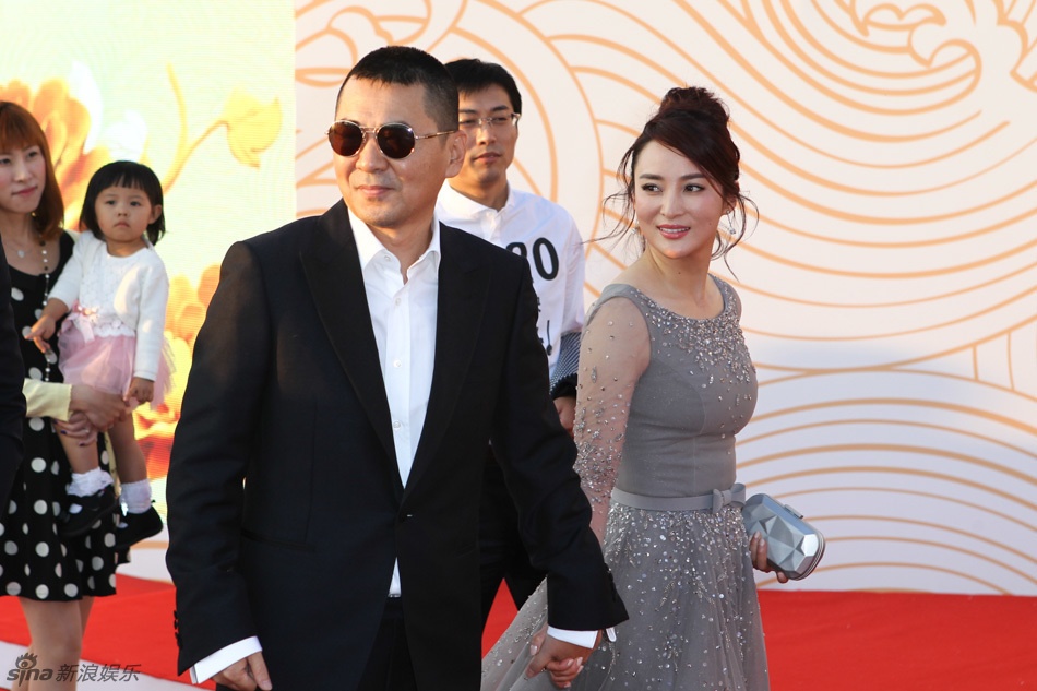 Cô xuất hiện bên ông xã Trần Kiến Bân.