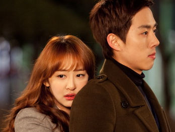 Kim Da Som (Sistar) vuong tinh tay ba trong phim hinh anh