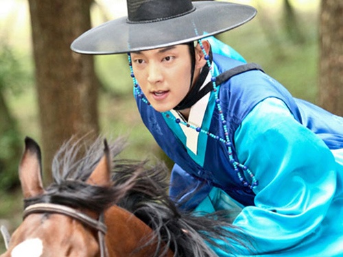Ba vai dien an tuong cua my nam Lee Jun Ki hinh anh