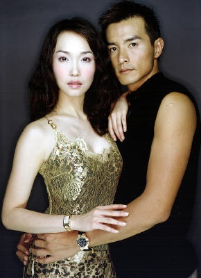 Bắt đầu từ năm 2003, cặp đôi công khai xuất hiện tay trong tay, chính thức thừa nhận về quan hệ khăng khít giữa họ. Họ xác nhận đã dọn về sống chung.