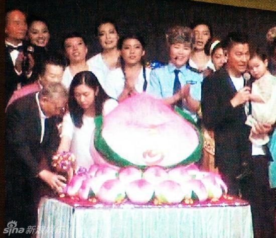 Hình ảnh hạnh phúc hiếm hoi của gia đình Thiên vương Hong Kong.