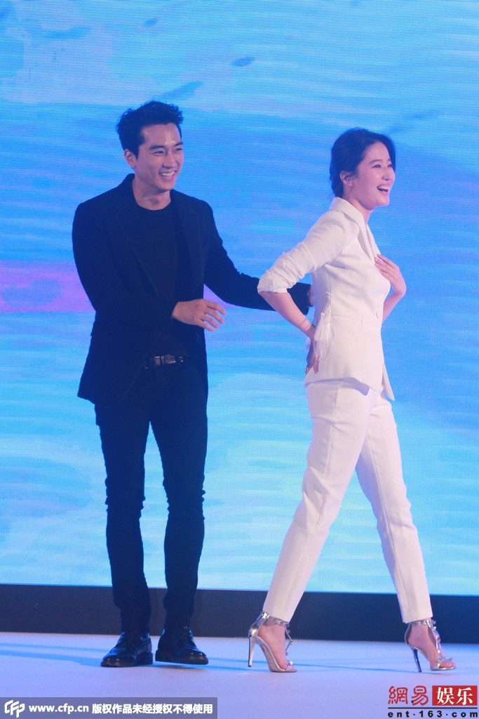 Khoảnh khắc tự nhiên, có phần xấu hổ của Diệc Phi.