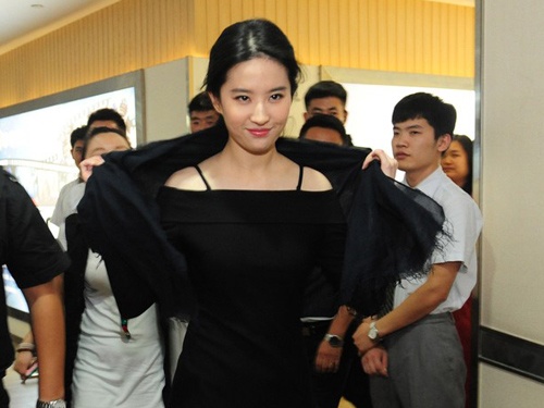 Luu Diec Phi kho chiu vi bi soi canh ho henh hinh anh