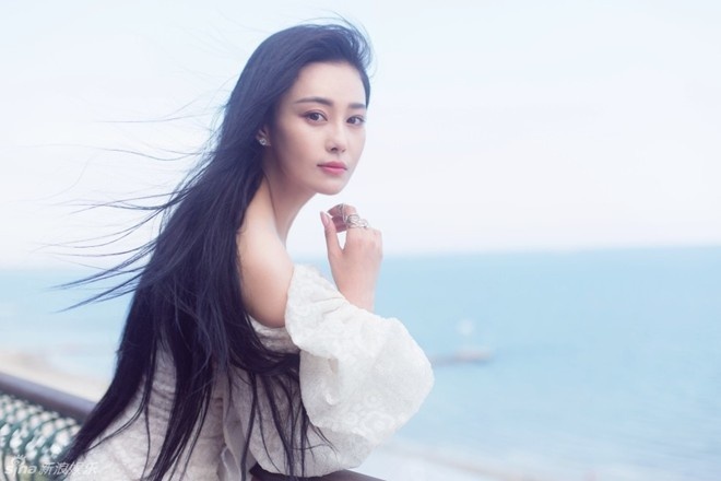 Trương Hinh Dư đăng đàn phản ứng trước chỉ trích của dư luận.