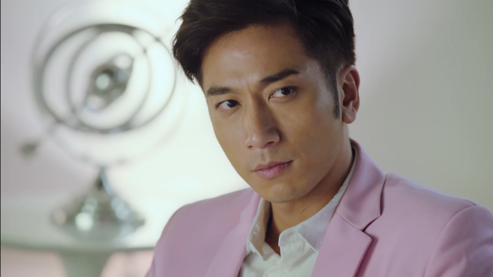 Ngô Trác Hy trong phim Người yêu cũ tuyệt vời.