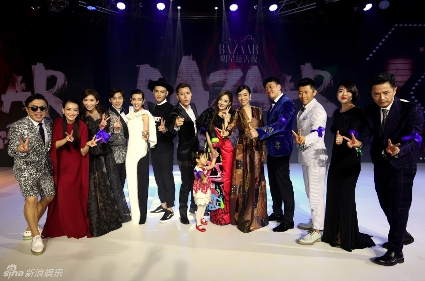 Hình ảnh hậu trường của dàn sao.