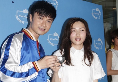 Sao 'Tan dong song ly biet' cuoi vo sau 20 nam hen ho hinh anh