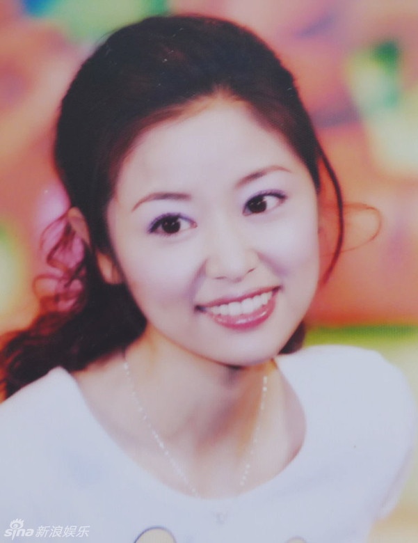 Lâm Tâm Như sinh năm 1976, trong gia đình bố mẹ đổ vỡ. Từ khi còn là thiếu nữ, cô đã có cá tính độc lập và nổi loạn hơn bạn bè cùng trang lứa. Chưa đến 18 tuổi, nhờ vẻ ngoài ăn ảnh, cô lọt mắt xanh nhiều chuyên gia làm nghệ thuật.