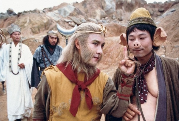 Năm 1996, Hãng truyền hình TVB kỉ niệm 29 năm thành lập bằng bản dựng Tây du ký mới. Mặc dù phải chịu nhiều áp lực từ bộ phim kinh điển và lời khen chê khác nhau của nhà phê bình nhưng với yếu tố hiện đại, hài hước Tây du ký vẫn được khán giả ở mọi độ tuổi yêu thích và dẫn đầu top 10 phim truyền hình ăn khách nhất tại Hong Kong trong cùng năm đó.