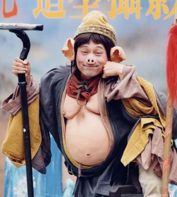 Lê Diệu Tường Năm 1996, sau vai Châu Bá Thông (phim Anh Hùng xạ điêu) tạo ấn tượng, Lê Diệu Tường được TVB tin tưởng giao đảm nhận nhân vật Trư Bát Giới. Với diễn xuất hài hước, đặc biệt là câu nói “Đa tình tự cổ năng di hận. Dĩ hận miên miên vô tuyệt kỳ” Trư Bát Giới của Lê Diệu Tường mang đậm tính giải trí, rất được khán giả yêu thích. Thời gian sau đó, tài tử rời khỏi TVB, sang ATV nhưng rồi sự nghiệp vẫn cứ lơ lửng, buộc phải quay về. Đến năm 2009, với nhân vật Sài Cửu trong bộ phim Xứng danh tài nữ, tài năng của anh mới được thừa nhận. Hiện tại, Lê Diệu Tường là gương mặt sáng giá, đóng vai chính của nhiều phim lớn, 3 lần đăng quang Ảnh đế - Nam diễn viên xuất sắc nhất TVB.