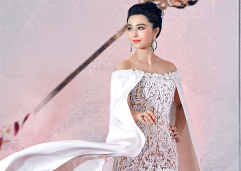 Nhung chiec vay long lay nhat cua Pham Bang Bang hinh anh