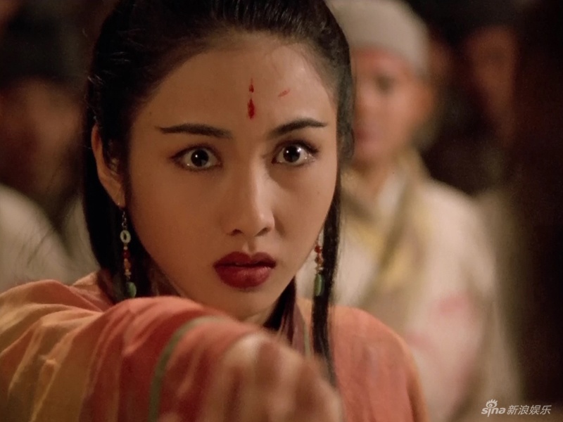 Năm 1993, cô tham gia vai Chu Chỉ Nhược trong Ỷ thiên đồ long ký bản điện ảnh do Vương Tinh thực hiện. Sau này, cô có dịp trở lại với tác phẩm này của Kim Dung do đài TVB thực hiện và đóng vai Triệu Mẫn.