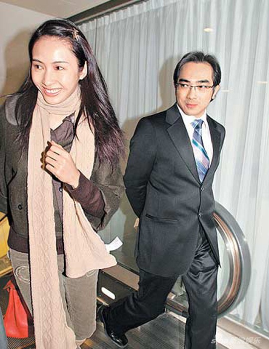 Bi kịch cuộc đời Lê Tư xảy ra vào năm 2007, em trai cô bị tai nạn xe hơi và phải phẫu thuật não. Mặc dù vậy, anh gần như mất đi hoàn toàn tri thức. Cũng lúc này, Lê Tư tuyên bố nghỉ diễn để chăm sóc em trai (ảnh).