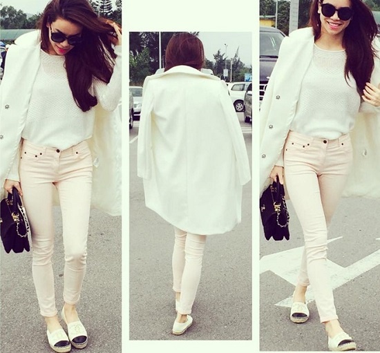 Xu hướng monochrome vẫn chưa hề giảm nhiệt, đặc biệt là với set đồ trắng vô cùng nổi bật như Hà Hồ, bộ trang phục đem lại cho cô hình ảnh thanh lịch lại vô cùng thoải mái với chiếc giày slip-on của Chanel. Hồ Ngọc Hà , fashion style , mùa thu , layering , mix đồ