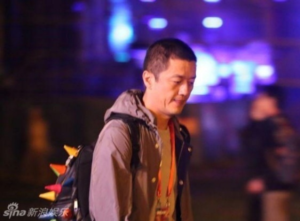 Tài tử đến từ khá sớm và chỉ ra về khi buổi biểu diễn kết thúc.