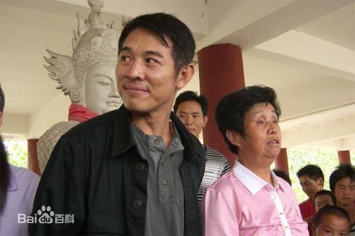 Lý Liên Kiệt và mẹ nuôi - thầy bói Triệu Học Đàn.