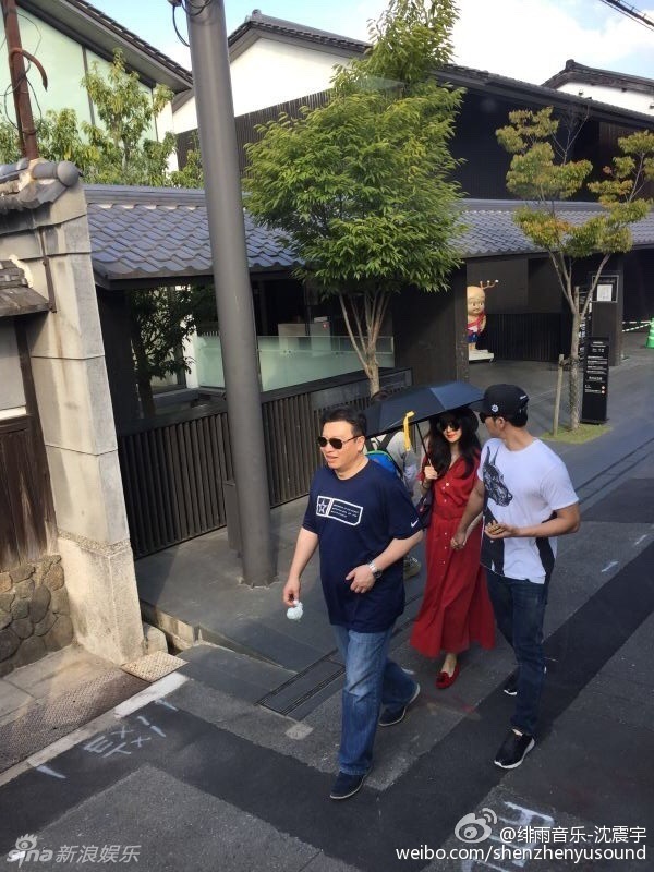 Phạm Băng Băng - Lý Thần được Mục Hiểu Quang chăm sóc kỹ khi đến Nhật Bản.