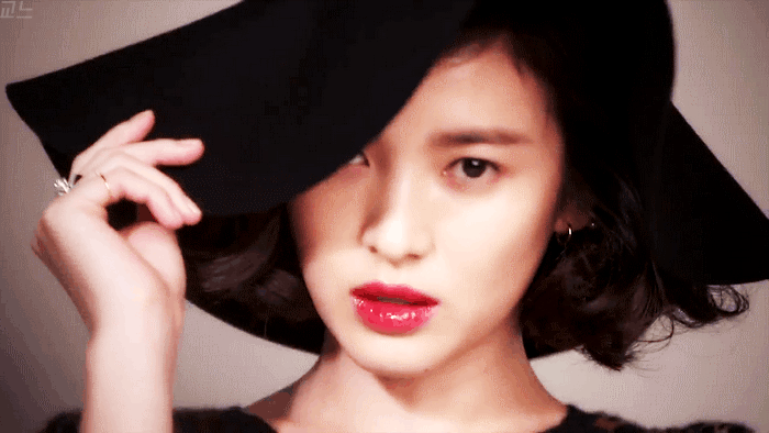 Ở tuổi 34, cô đẹp và quyến rũ hơn xưa.