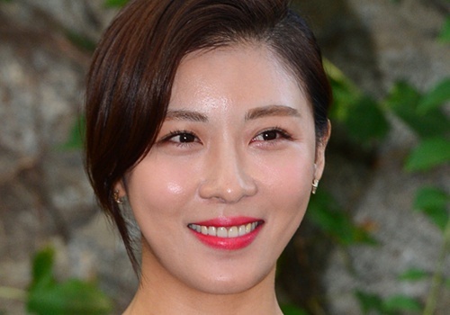 Ha Ji Won, Kim Hee Sun khoe ve tre dep tuoi U40 hinh anh