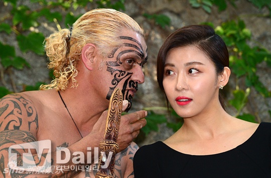 Người đẹp nổi tiếng gần đây vướng tin đồn hẹn hò với tài tử Trần Bá Lâm. Cư dân mạng phát hiện, trang cá nhân của hai người liên tục có sự trùng lặp ý tưởng.  Tuy nhiên, trả lời phỏng vấn, cô khẳng định đây chỉ là tin đồn. 