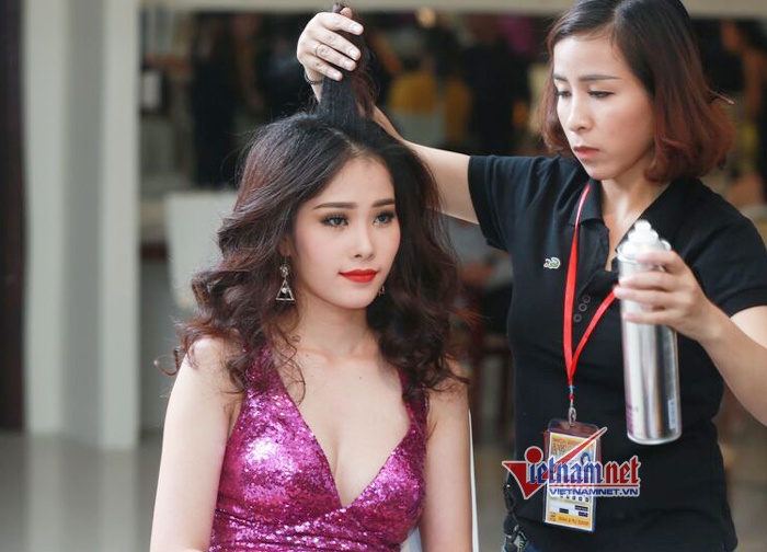 Hậu trường làm đẹp của các thí sinh.