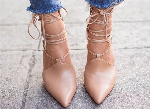 Bi quyet chon giay cho co nang chan to hinh anh